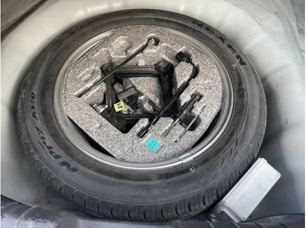 Car image 24