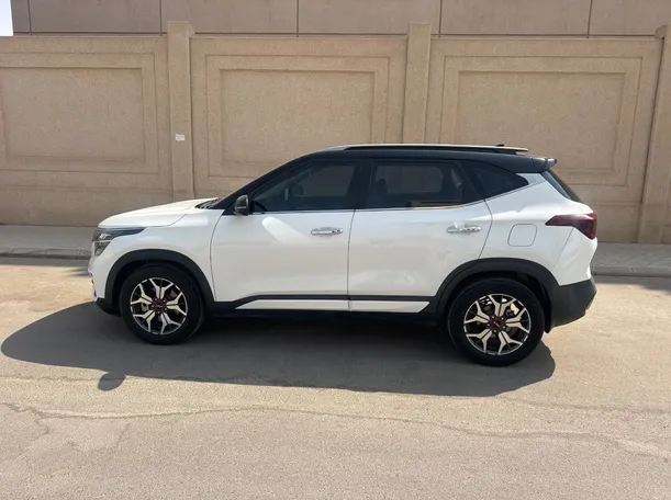 Car image 8