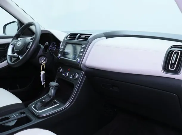 Car image 10