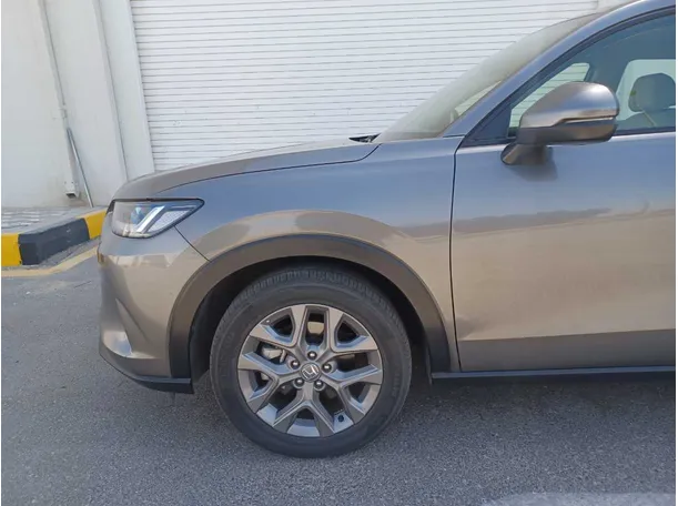 Car image 9