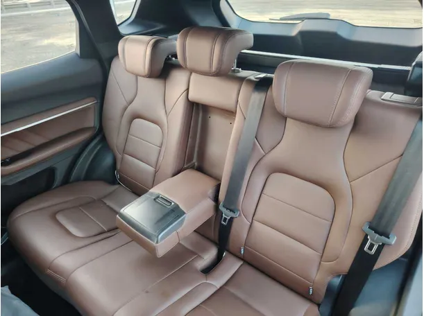 Car image 16