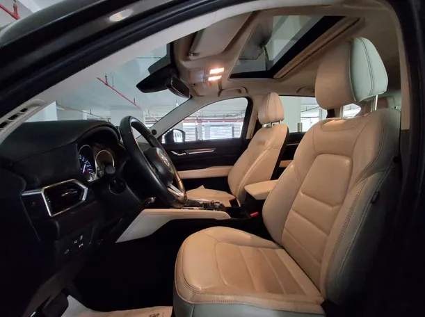 Car image 12