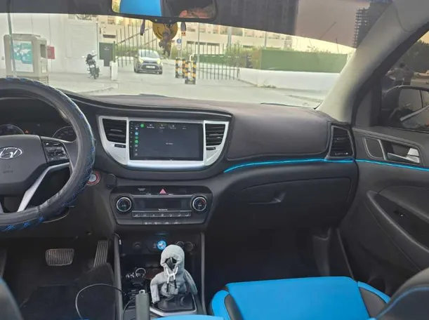 Car image 13