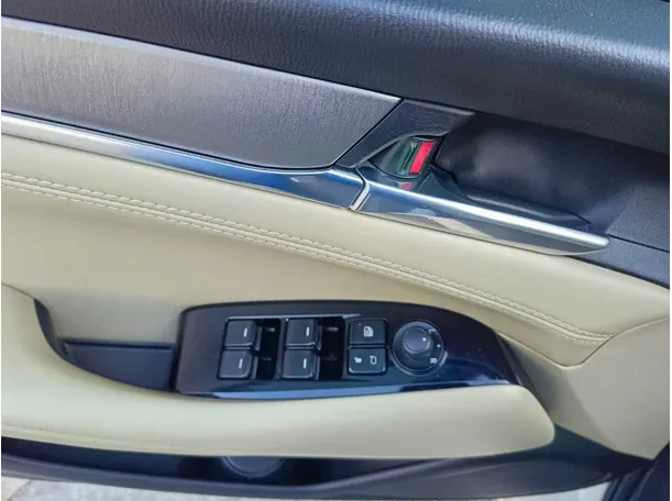 Car image 28