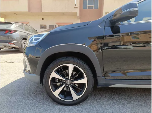 Car image 9