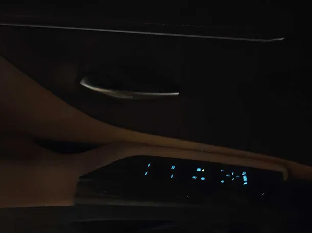 Car image 23