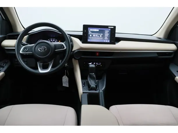 Car image 14