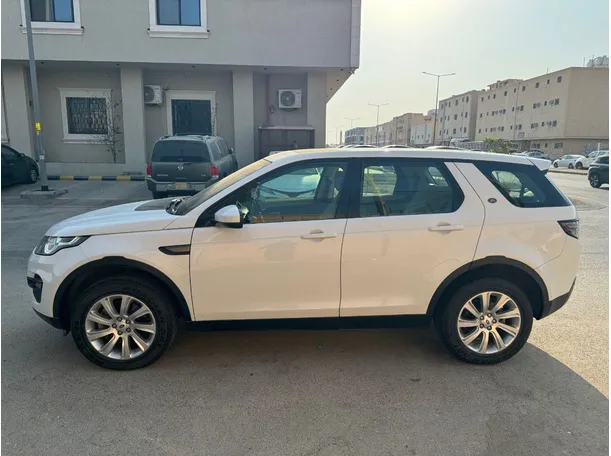 Car image 8