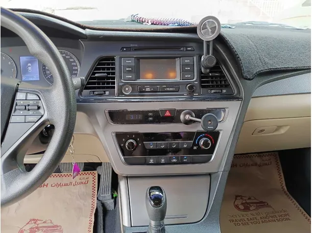 Car image 16