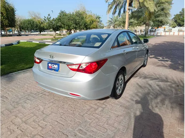 Car image 5