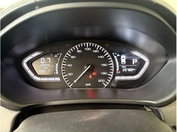 Car image 9