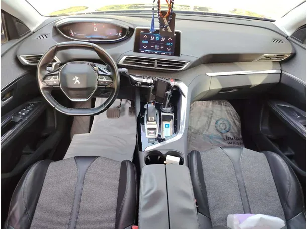 Car image 21