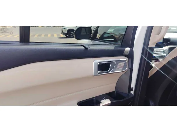 Car image 23
