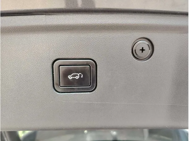 Car image 35