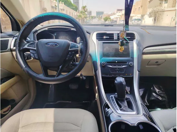 Car image 18
