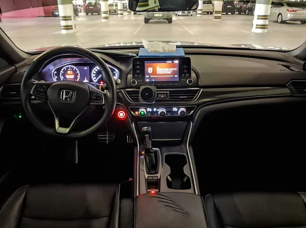 Car image 15