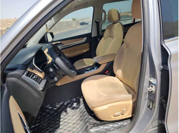 Car image 11