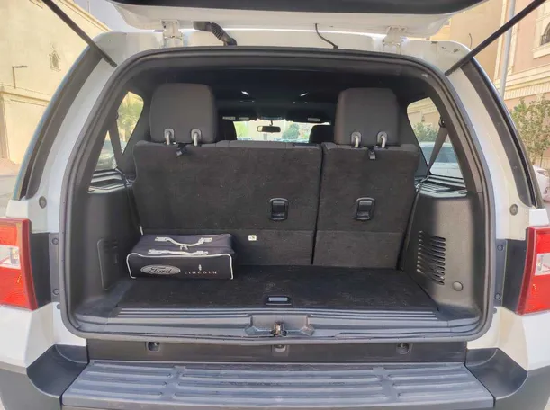 Car image 28