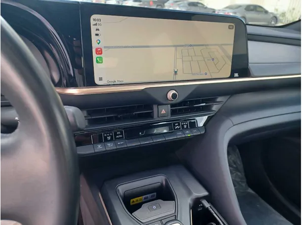 Car image 18