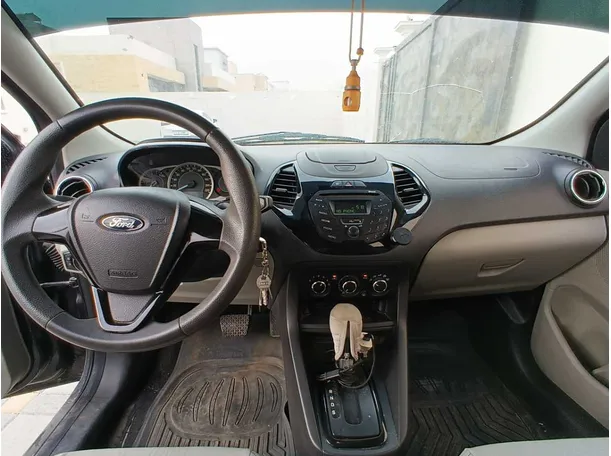 Car image 14