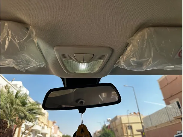 Car image 25