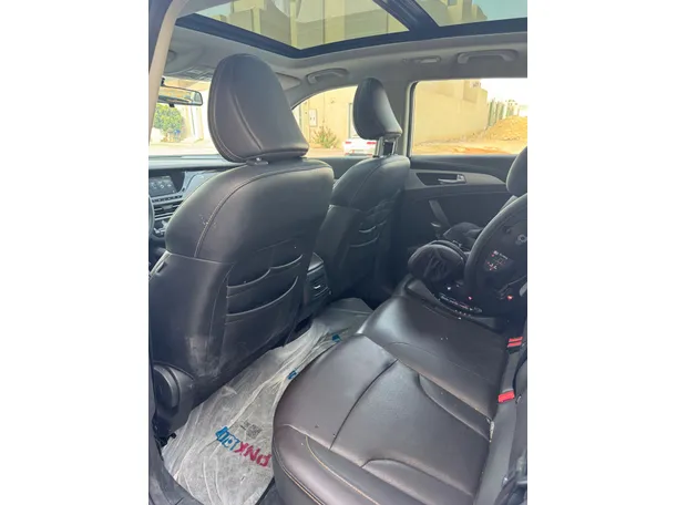 Car image 13