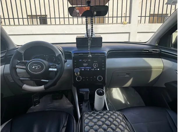 Car image 16