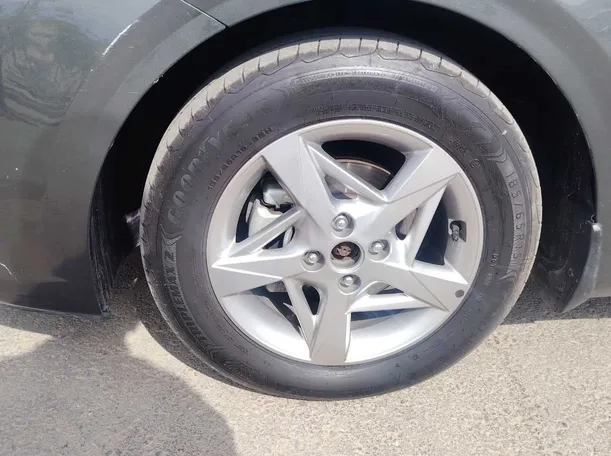 Car image 10