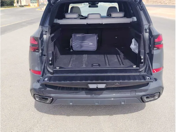 Car image 27