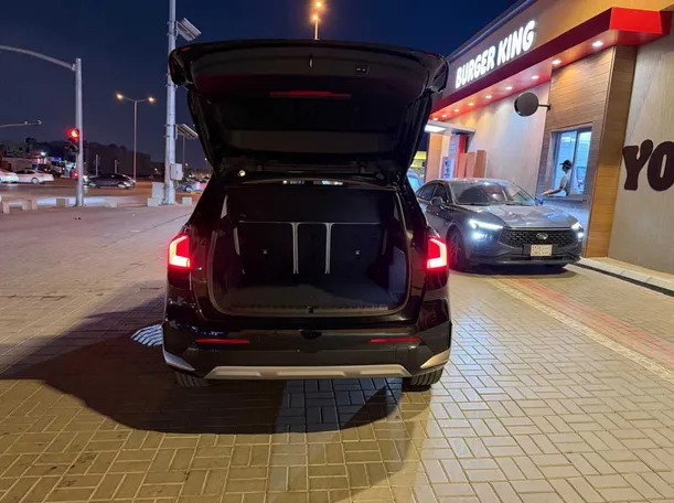 Car image 24