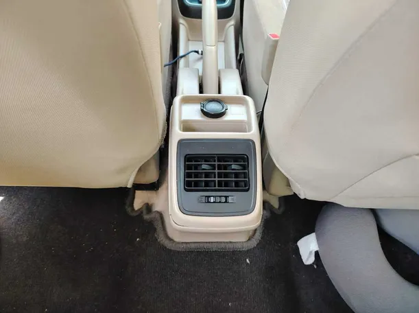 Car image 36
