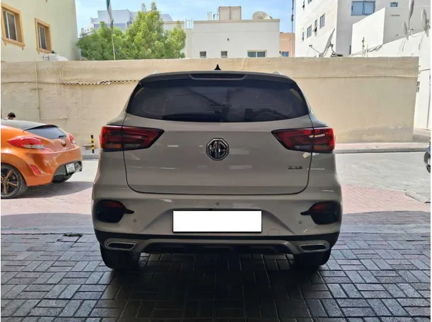 Car image 6