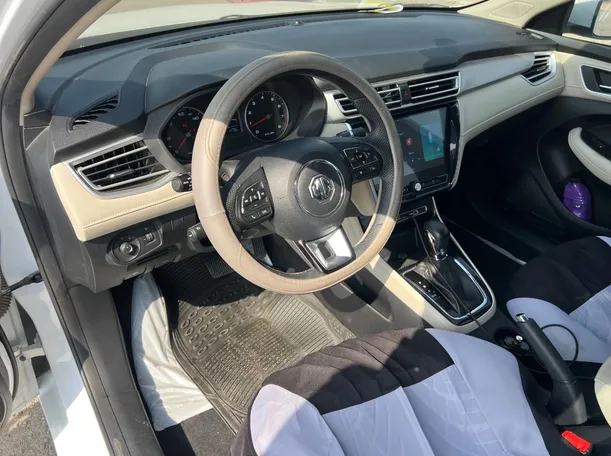 Car image 11