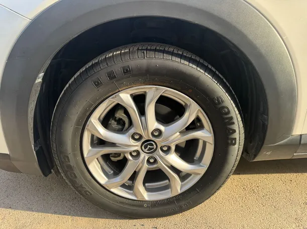 Car image 9