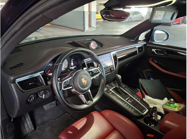 Car image 11