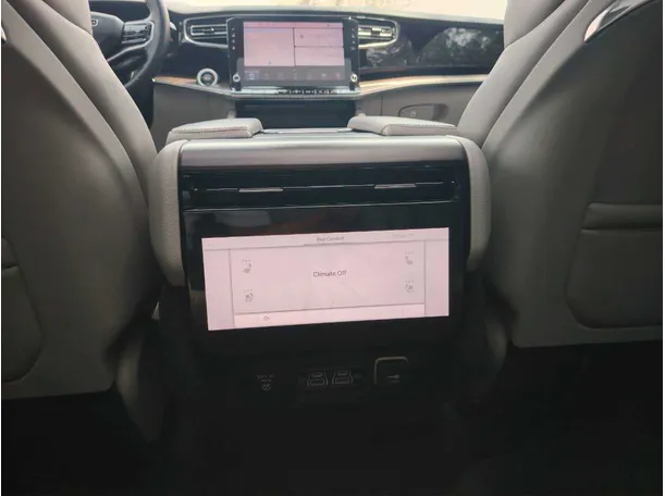 Car image 29