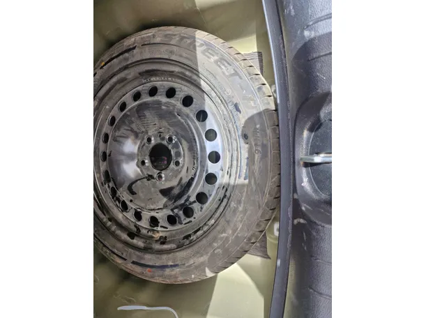 Car image 23