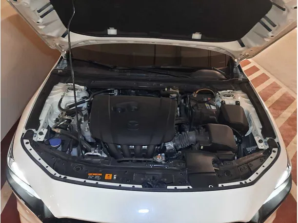 Car image 19