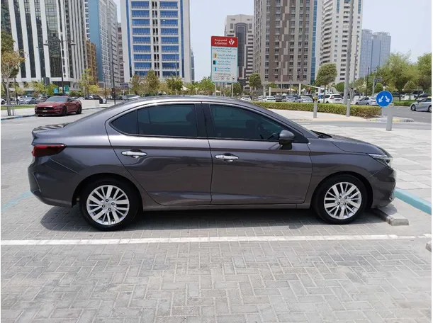 Car image 8