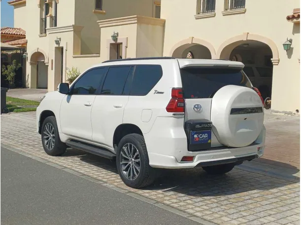 Car image 7