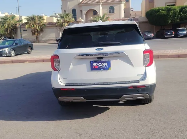 Car image 6