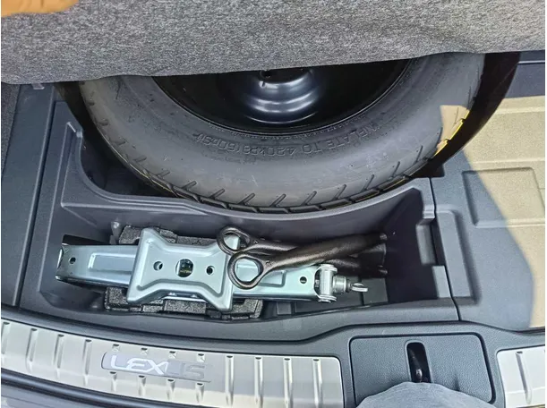 Car image 36