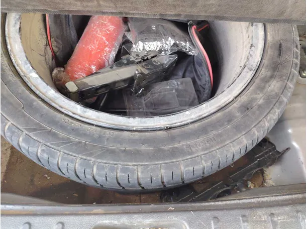 Car image 30