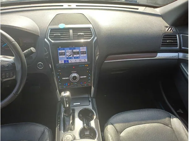 Car image 16
