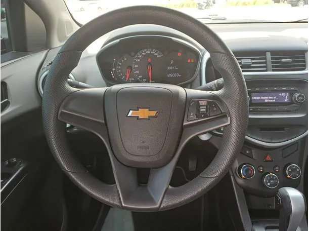 Car image 17