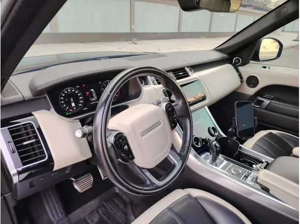 Car image 13