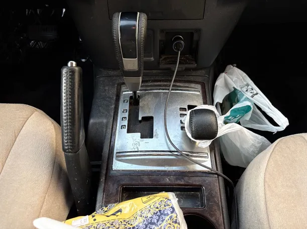 Car image 19