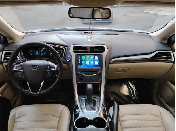 Car image 18