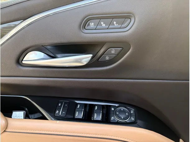 Car image 30