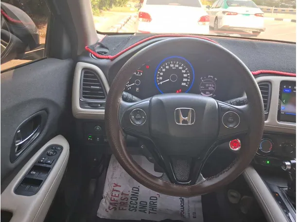 Car image 19